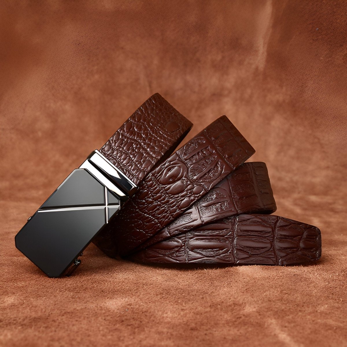 Cinto de couro com efeito crocodilo, elegante fivela, voor heren, modelo Léo